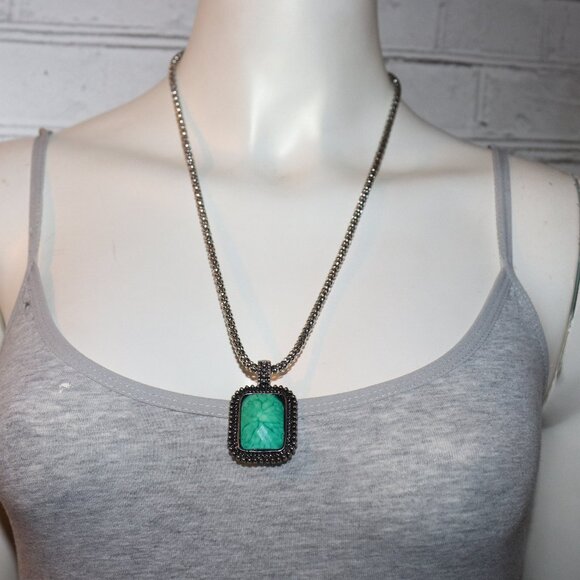 Beautiful silver and green statement necklace 24" - Picture 1 of 4